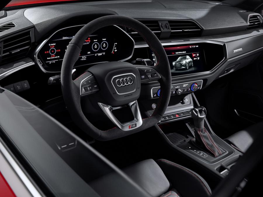 Торпедо Audi RS Q3 2019 года  (WW) (фото 2 из 65)